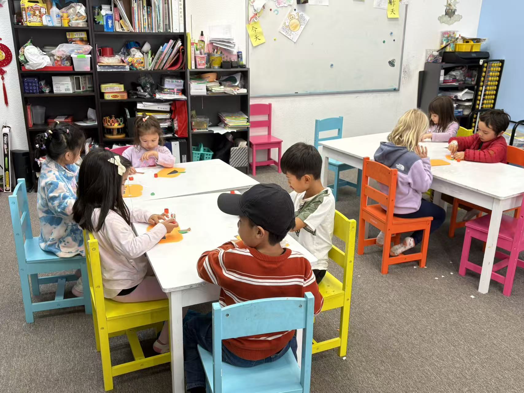 老師介紹南瓜的生長過程時孩子們聽得津津有味，對平常餐桌上的南瓜也多了幾分好奇與喜愛。