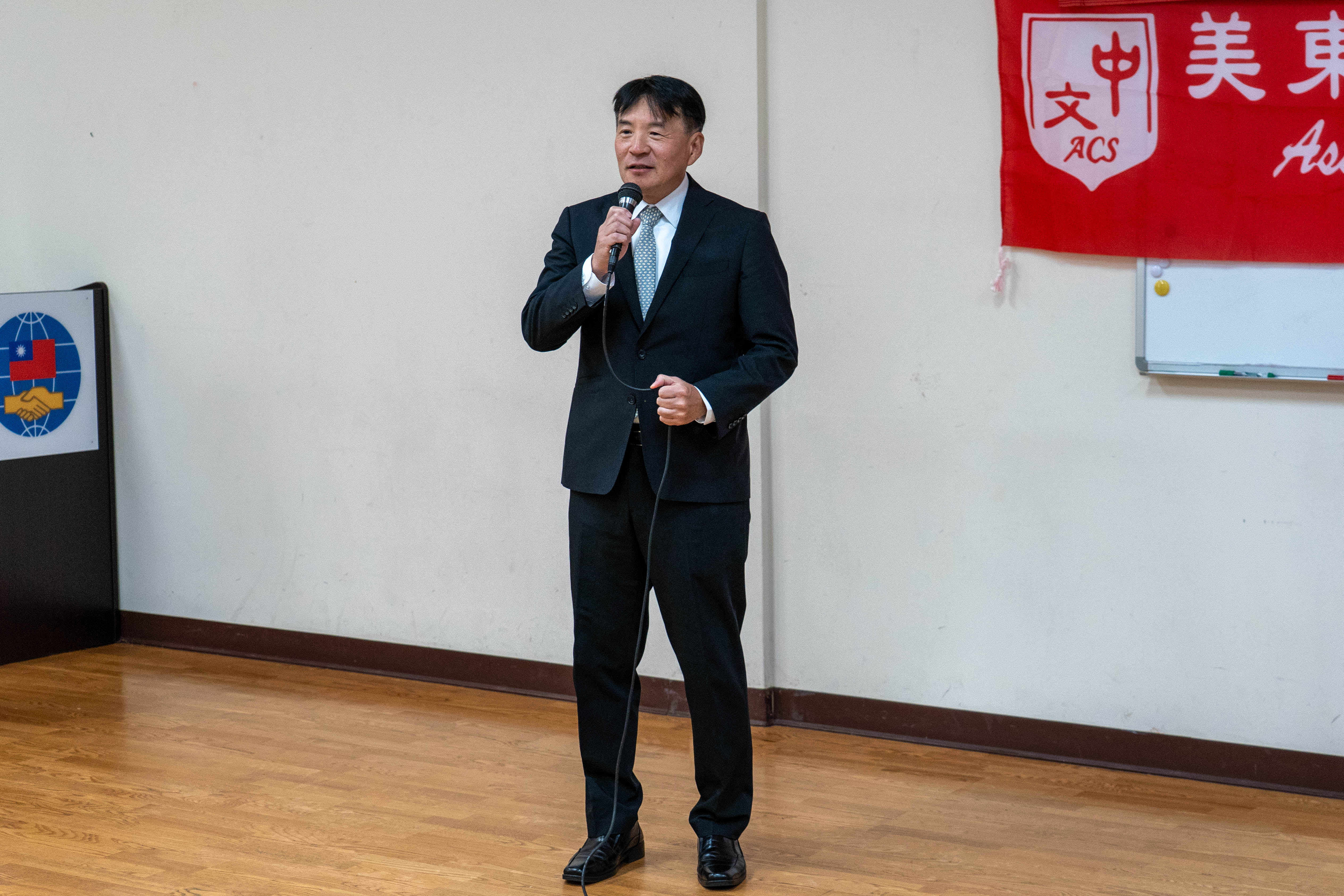 波士頓華僑文教中心主任高家富致辭。