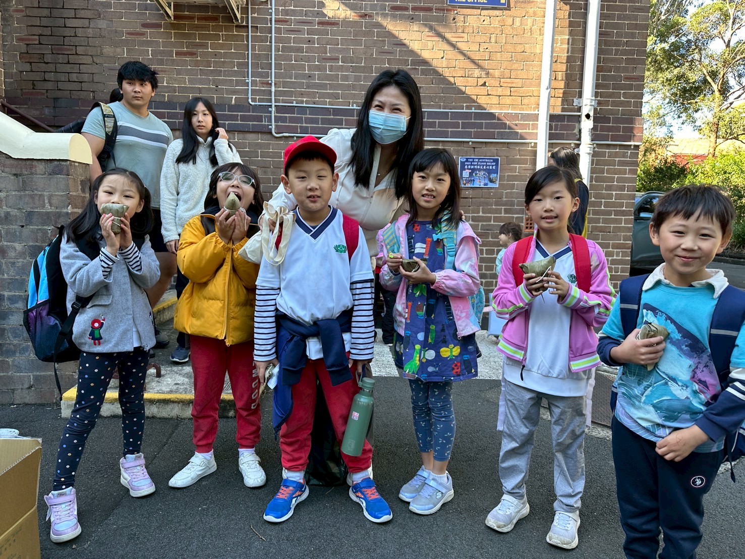 端午飄香傳人文，募心募愛濟苦難 —— 慈濟人文學校冬日暖心教學日5