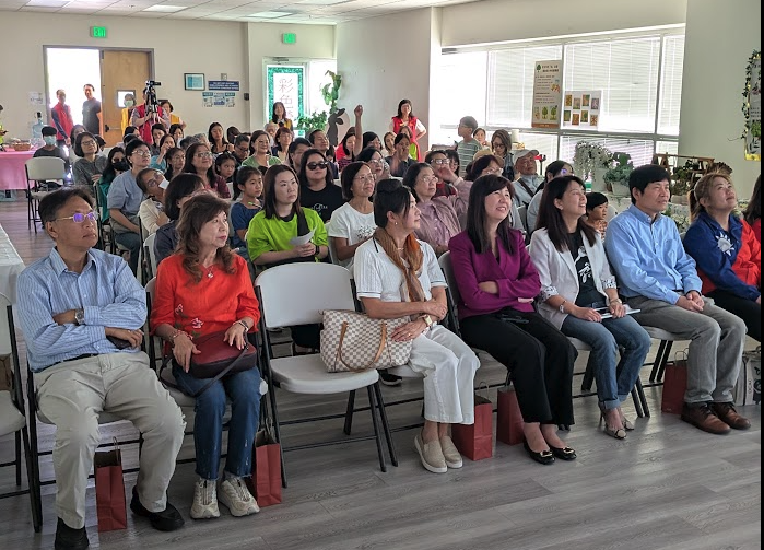 認真聽老師介紹五行