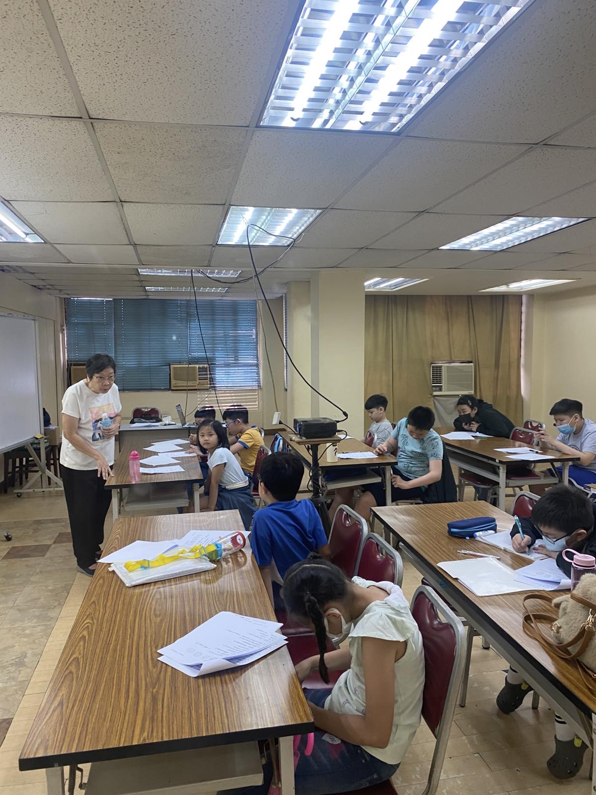 閩南語（臺語）會話課學生展現對語言文化課程的喜愛與學習成果。