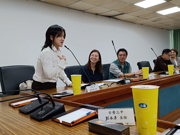 拜訪台南市政府教育局，由主任秘書及相關科長親自接待