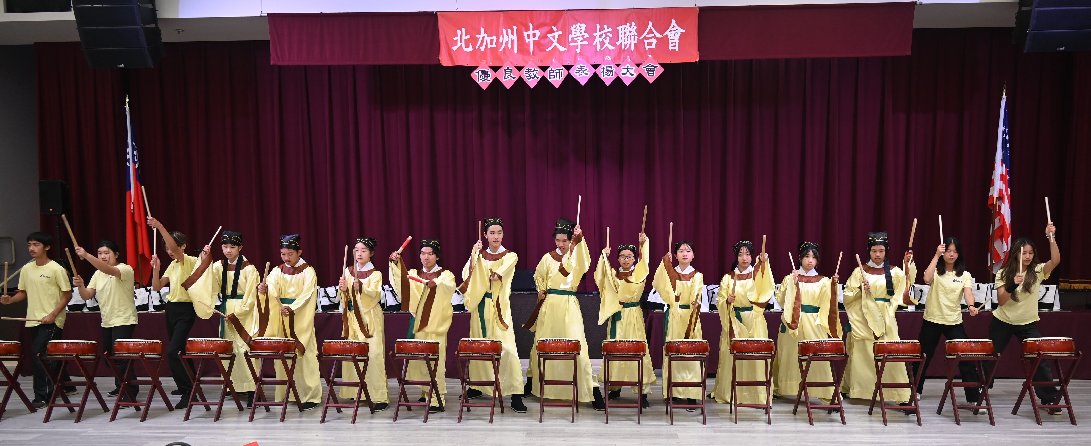 FASCA 學生的大鼓表演