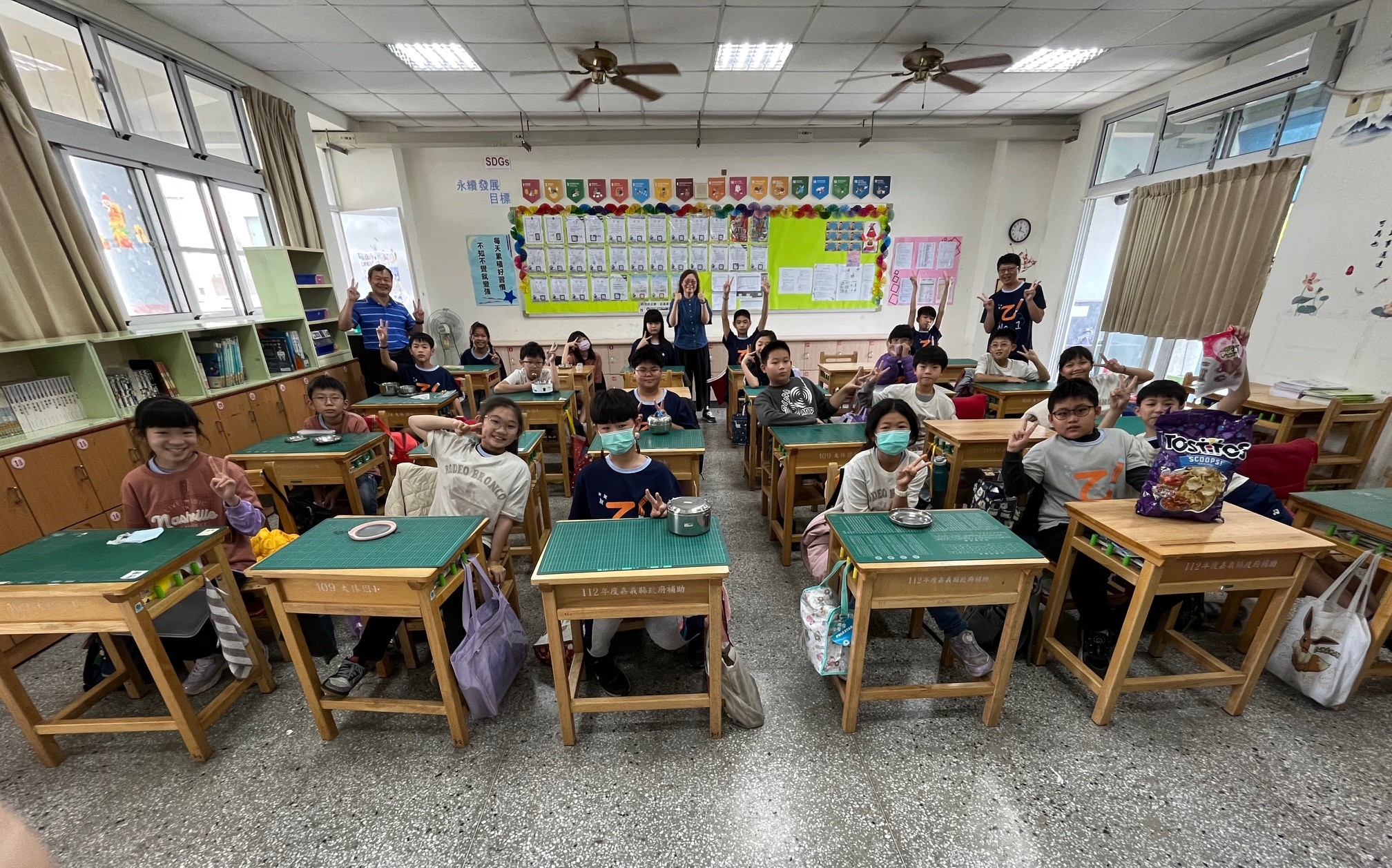嚴校長入班與大林國小學生交流