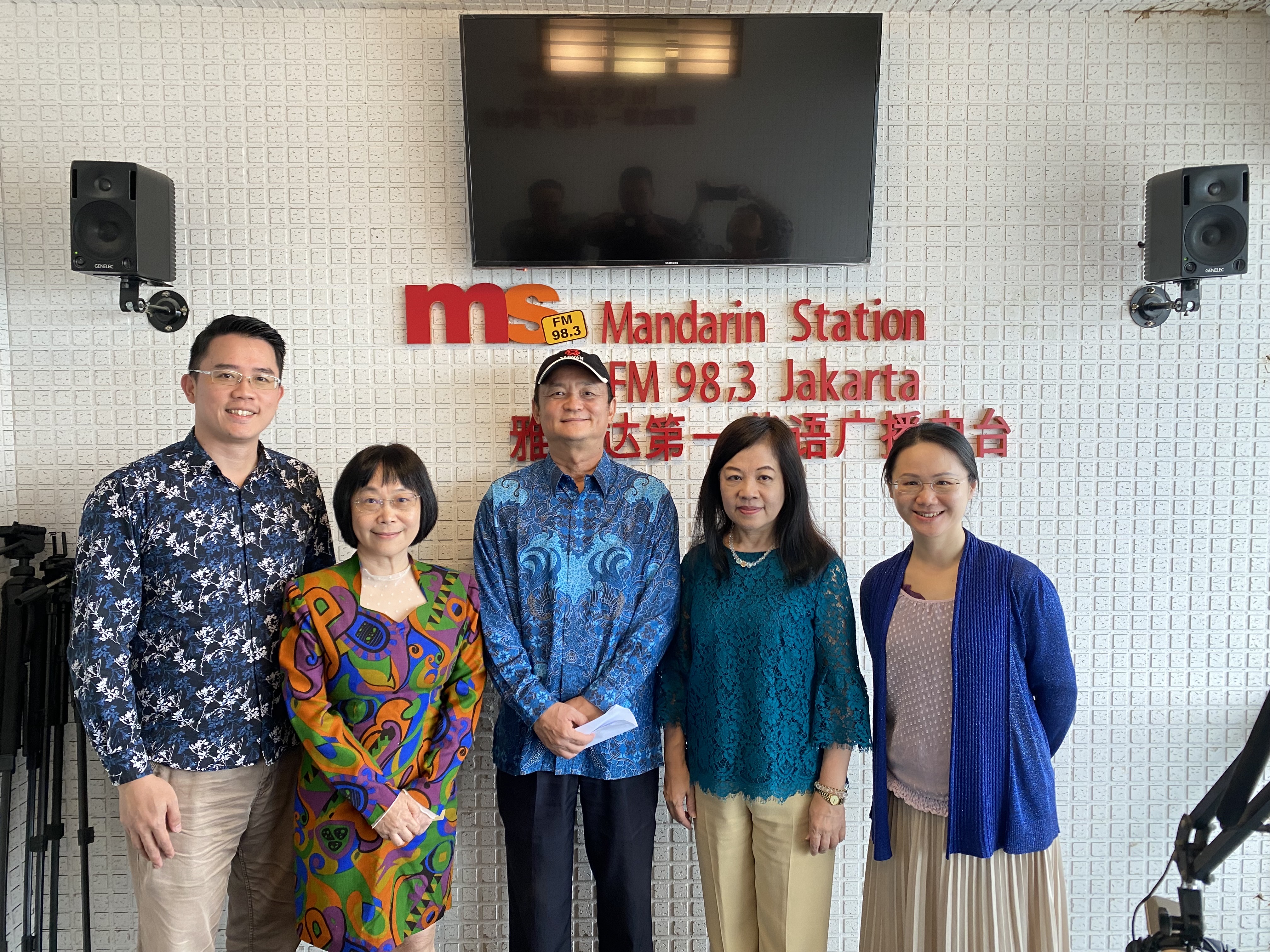 來賓左至右代表處郭肇凱秘書、臺貿中心蕭鳳歧主任、雅臺校張晉福校長、代表處李淑玲組長、代表處林曉梅組長