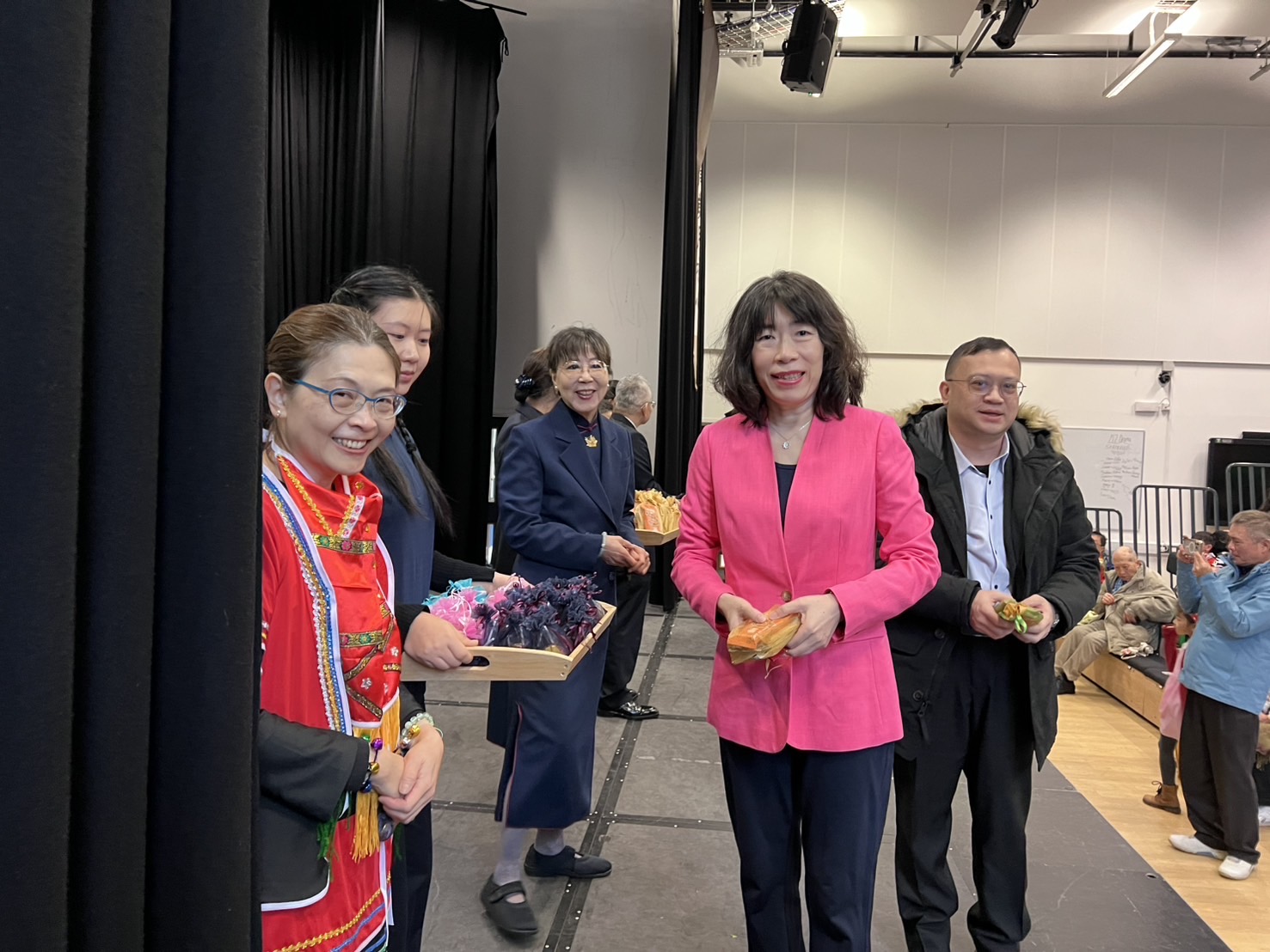 英國慈濟聯絡處於2月15日農曆春節前夕，假倫敦慈濟人文學校提前舉辦歲末祈福感恩